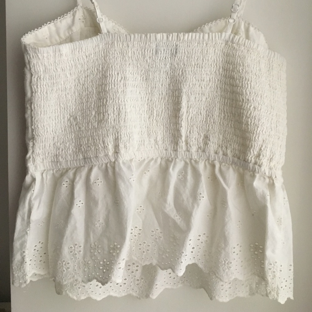 🍒 4/$30 Eyelet top - Picture 5 of 5